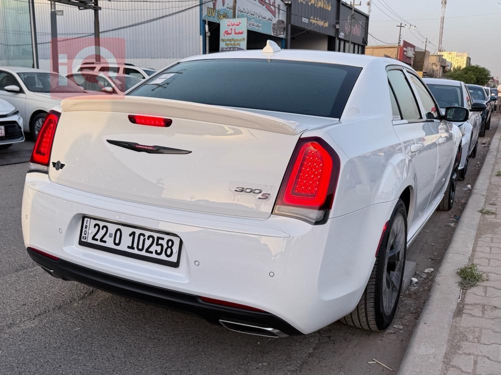 كرايسلر 300